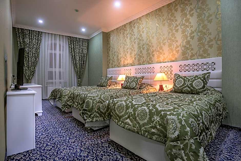 Premier Old Gates Hotel