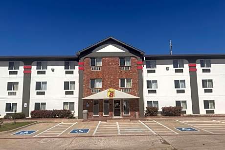 Super 8 by Wyndham College Station