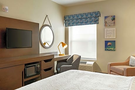 King Room with King Bed - Non-Smoking