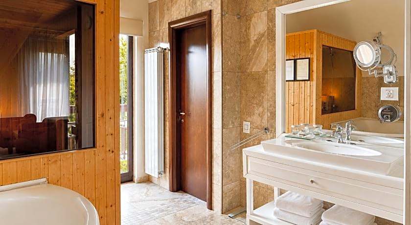 Ioana Hotels