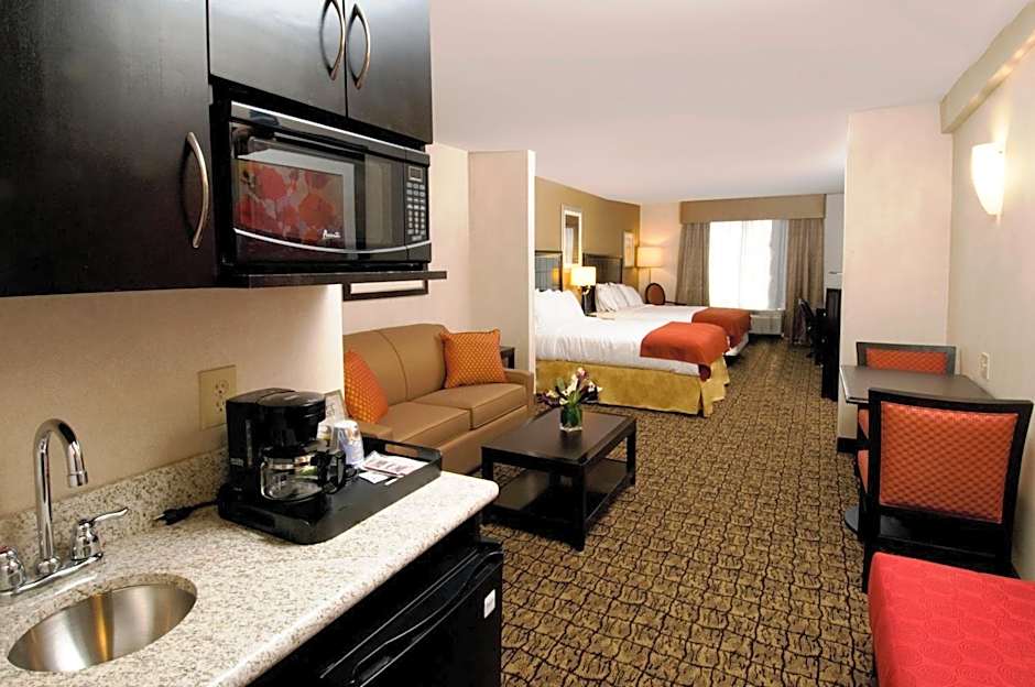 Holiday Inn Express & Suites Alexandria - Fort Belvoir By IHG