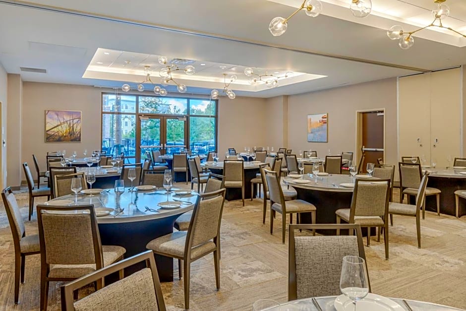 Cambria Hotel Charleston Riverview
