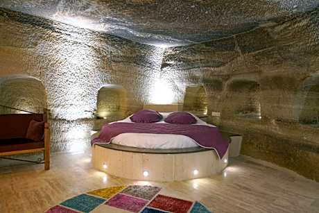 Honeymoon Cave Suite