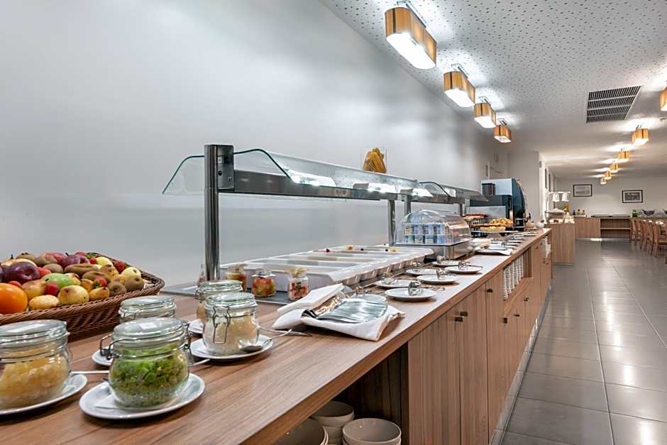 Eurostars Oasis Plaza