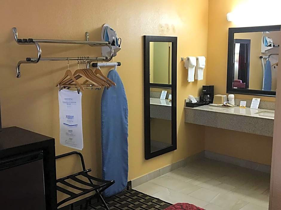 Days Inn by Wyndham Sarasota Bay