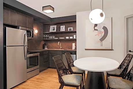 Two-Bedroom Suite with Roll-in Shower - Mobility and Hearing Accessible