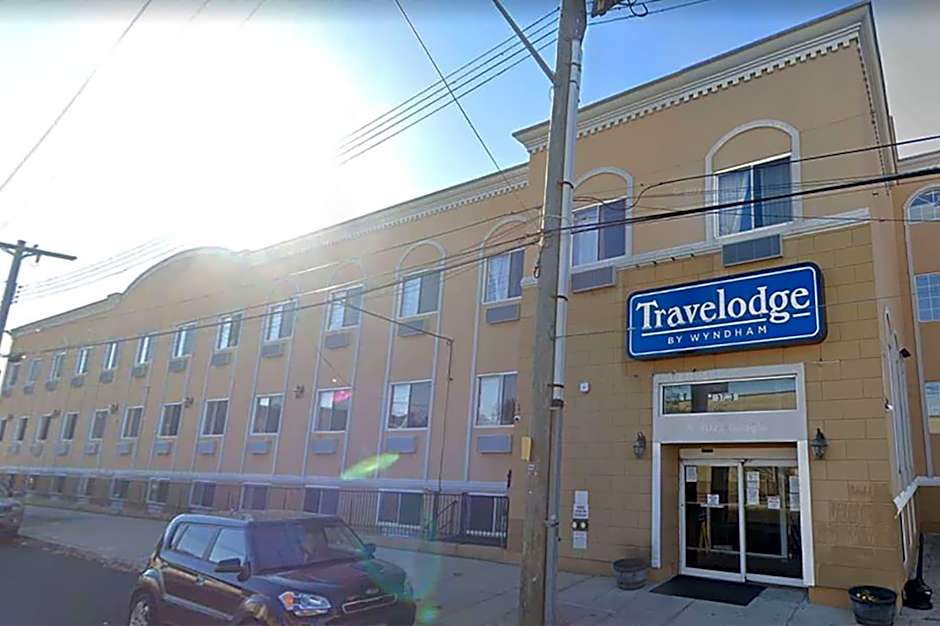 Travelodge by Wyndham Ozone Park