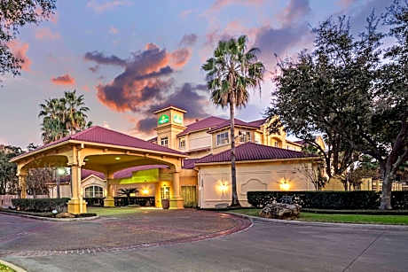 La Quinta Inn & Suites by Wyndham Houston West Park 10