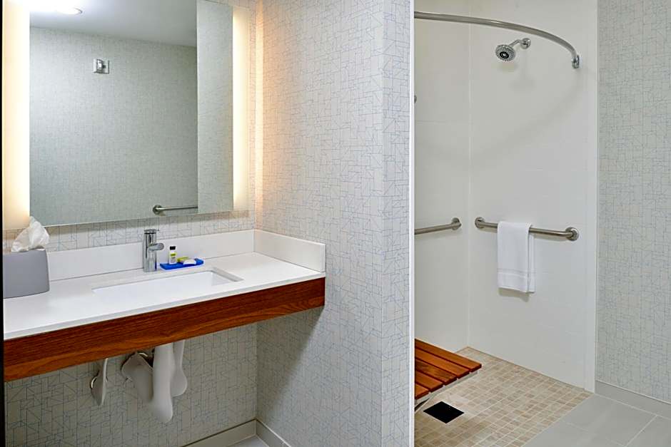 Holiday Inn Express Santa Rosa North By IHG