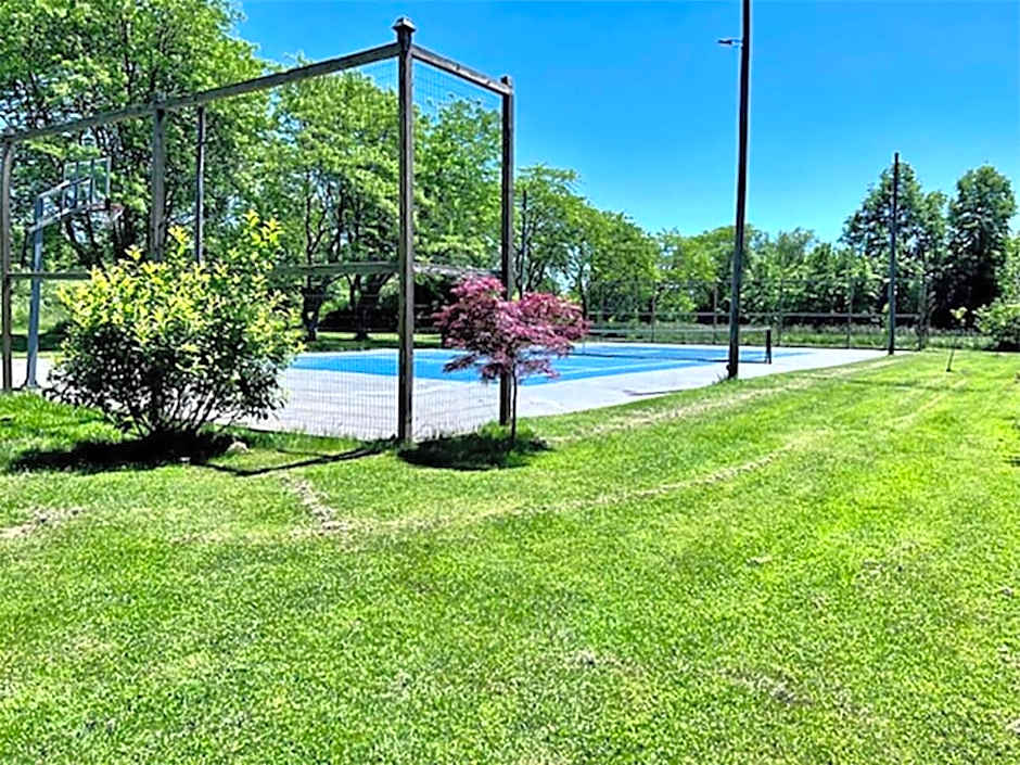 Niagara River Estate