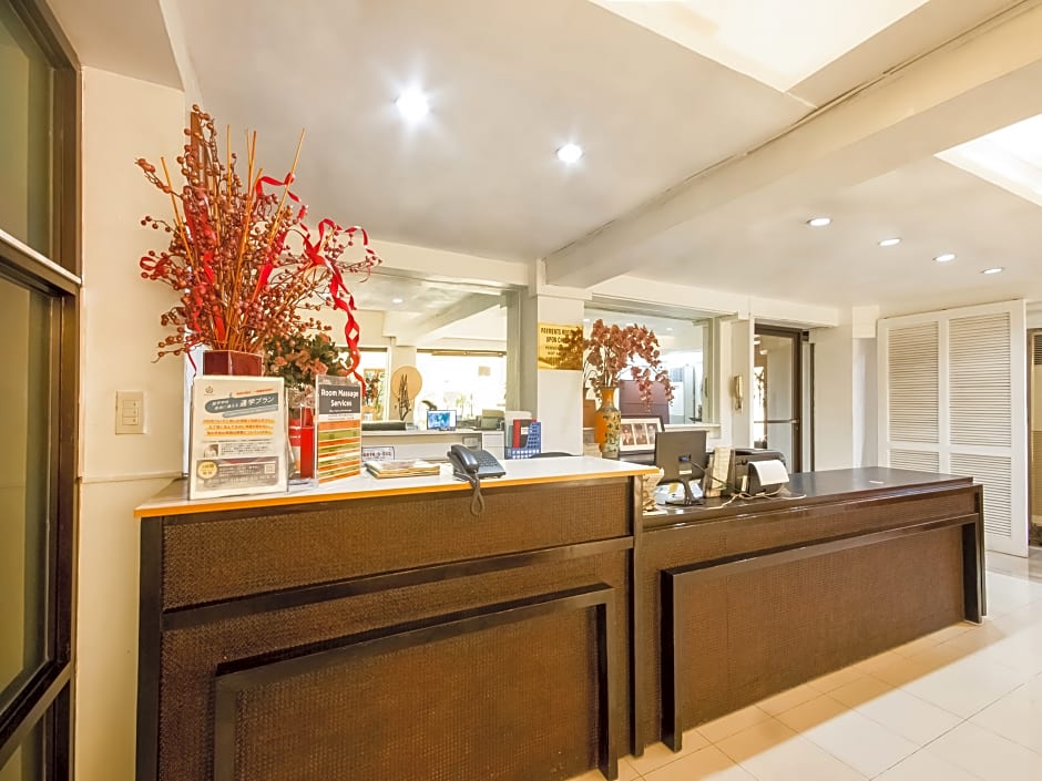 Vaccinated Staff - Capital O 465 Ford's Inn