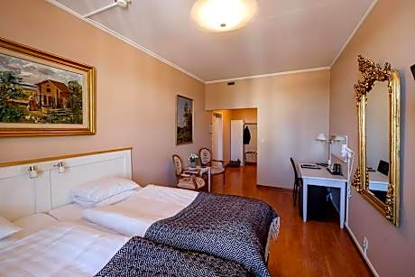 Family Room (2 Adults + 2 Children)