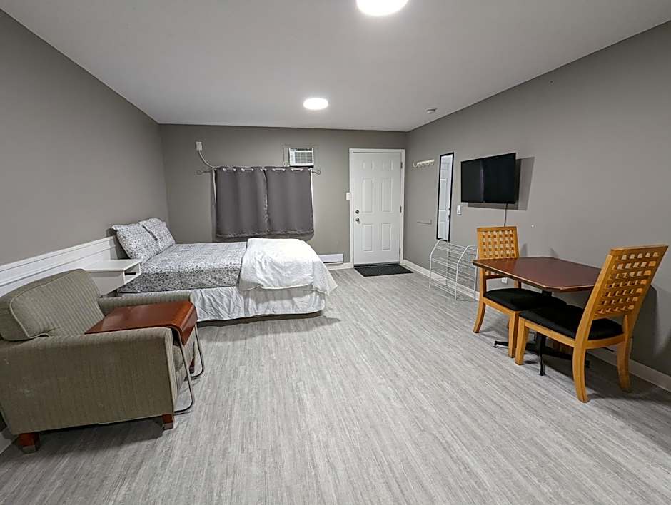 Riverside Motel & Suites