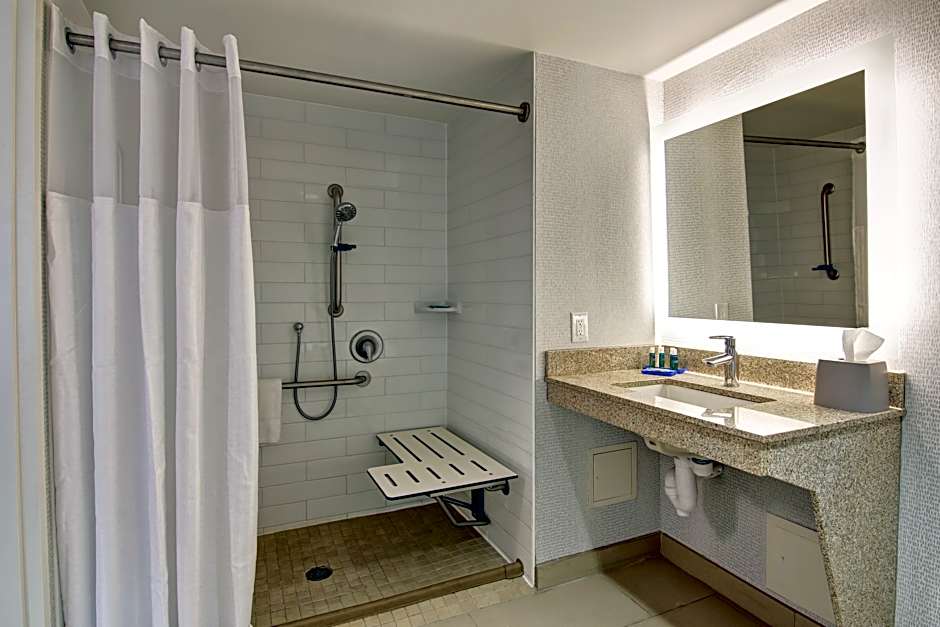 Photo 1 of 3 of Standard 1 King Bed, Mobility Accessible, Roll in Shower