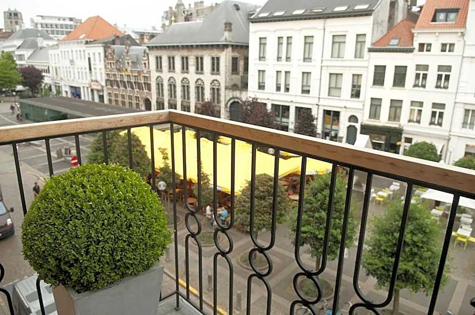 Raphael Suites
