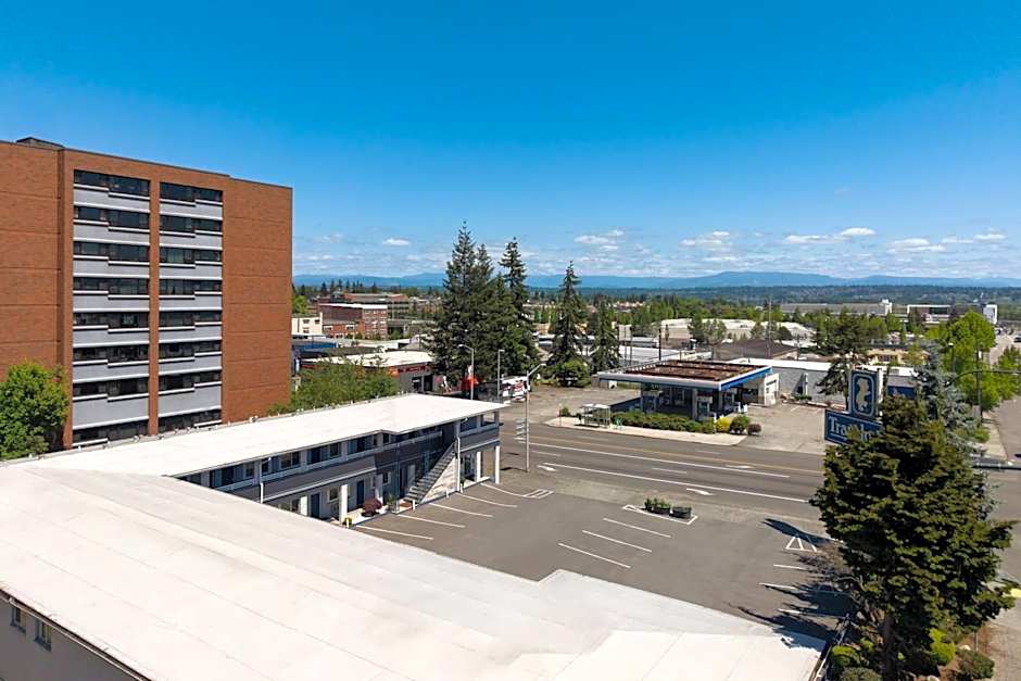 Travelodge by Wyndham Everett City Center