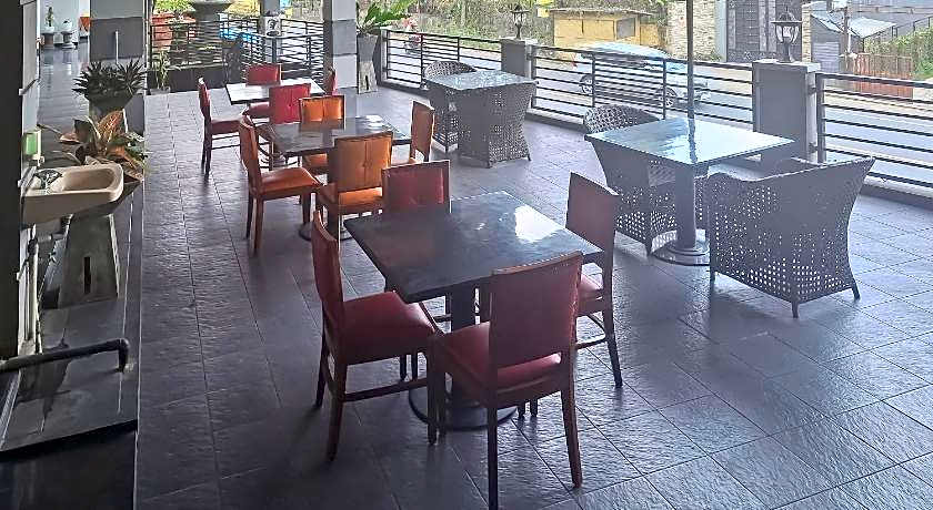 RedDoorz @ Hotel Arwana Safari Puncak