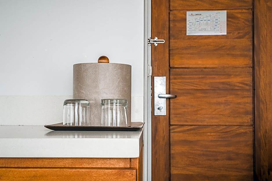 Majestic City Suites & Beach Hotel