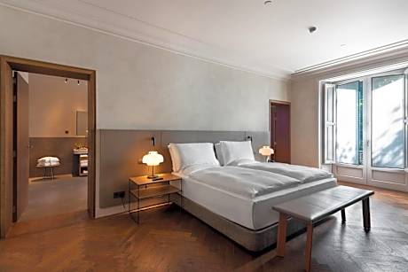 SIGNATURE SUITE