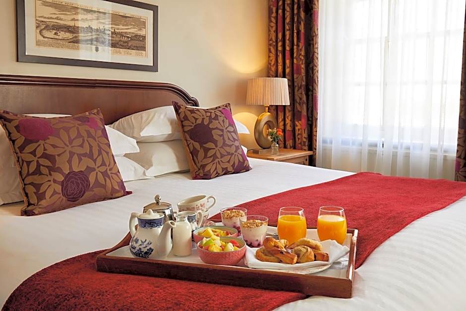 Macdonald New Blossoms Hotel