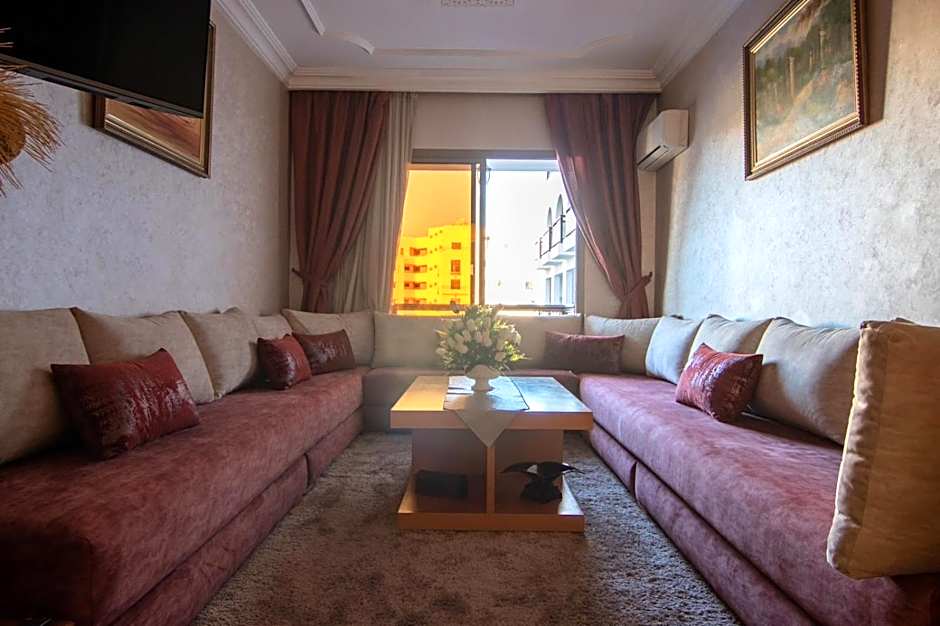 2BR Sunset Pool Beach 6 min Parking & WiFi