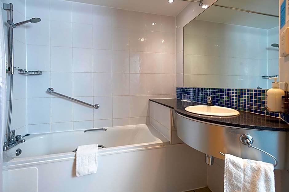 Holiday Inn Express Swindon City Centre By IHG