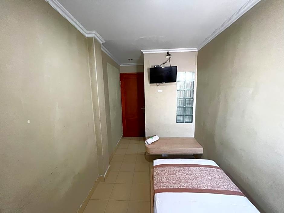 Hotel Winotosastro by Athelu