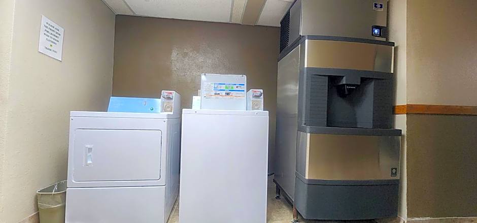 Super 8 by Wyndham Newton