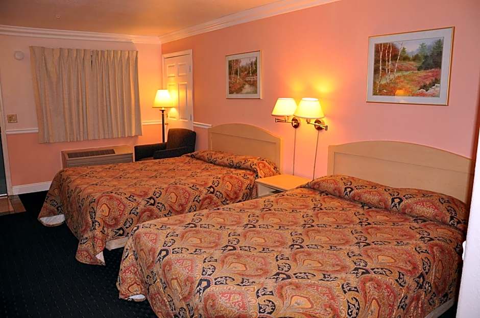 Super 8 by Wyndham Hayward Downtown