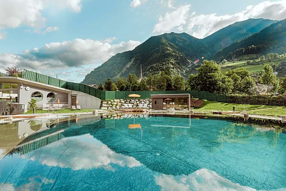 Österreichischer Hof-im Bademantel direkt in die Alpentherme