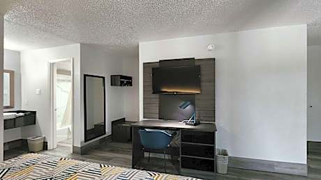Standard Suite - Non-Smoking