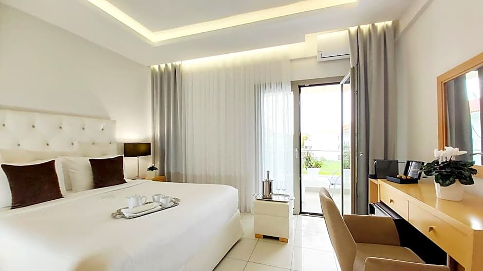 Akrogiali Exclusive Hotel (Adults Only)