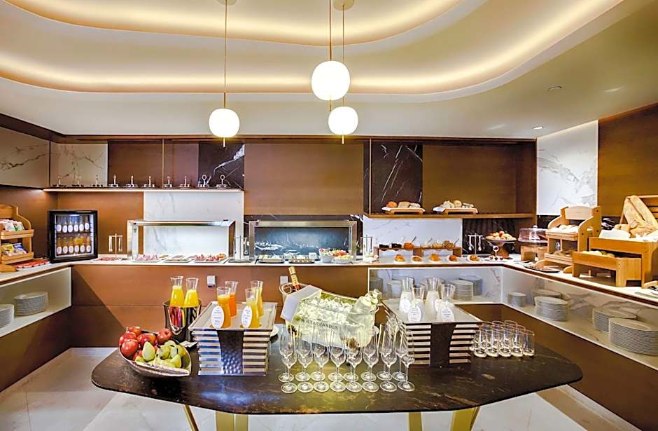 Barcelo Emperatriz Hotel