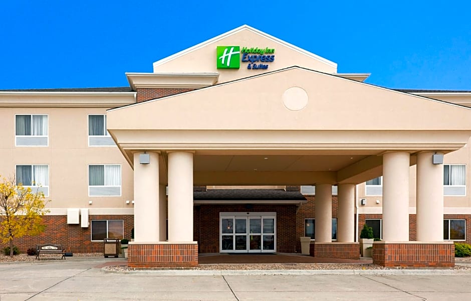 Holiday Inn Express Suites Yankton Hotel