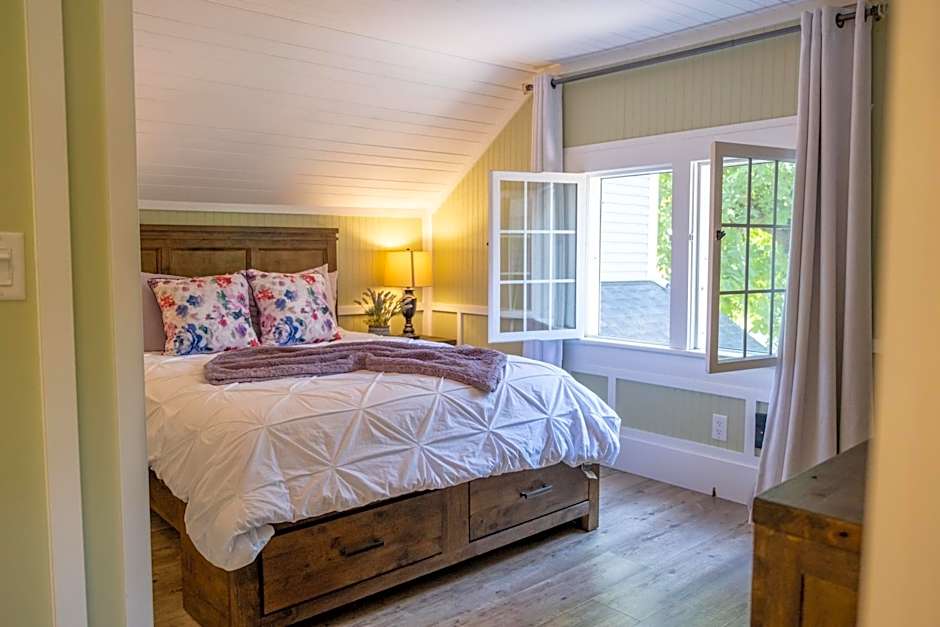 Kelowna Bed & Breakfast - CHATHAM HOUSE