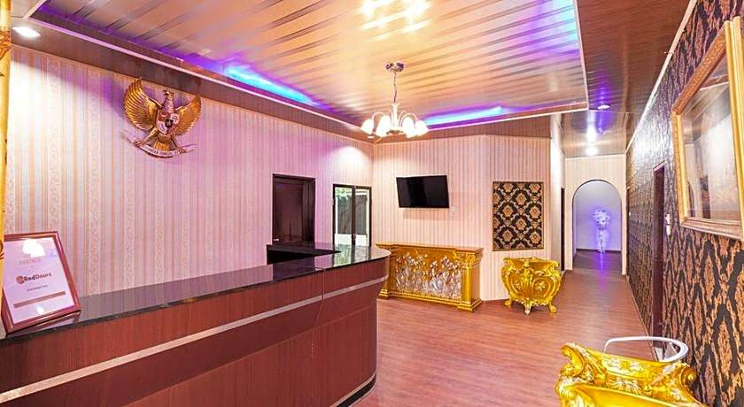 RedDoorz Plus near Universitas Methodist Medan