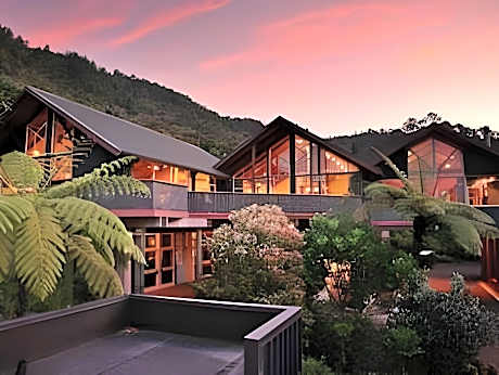 Grand Mercure Puka Park Resort