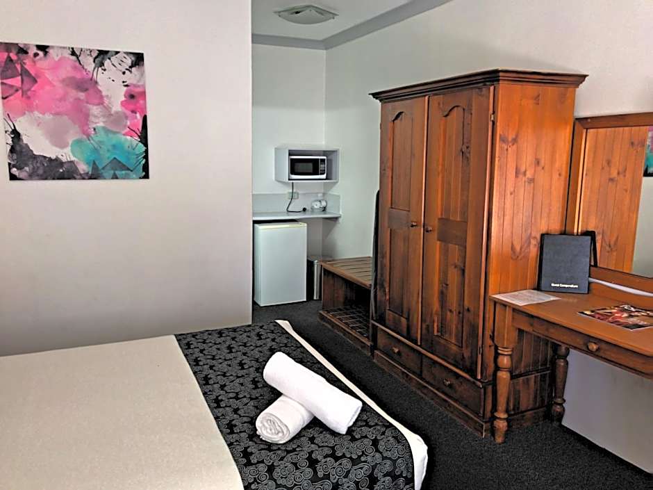 New England Motor Inn