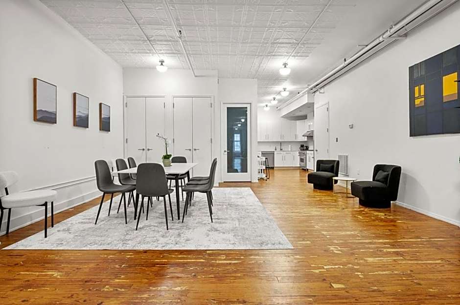 Massive SoHo Loft 4 Bedrooms 2 Bath 7 Beds