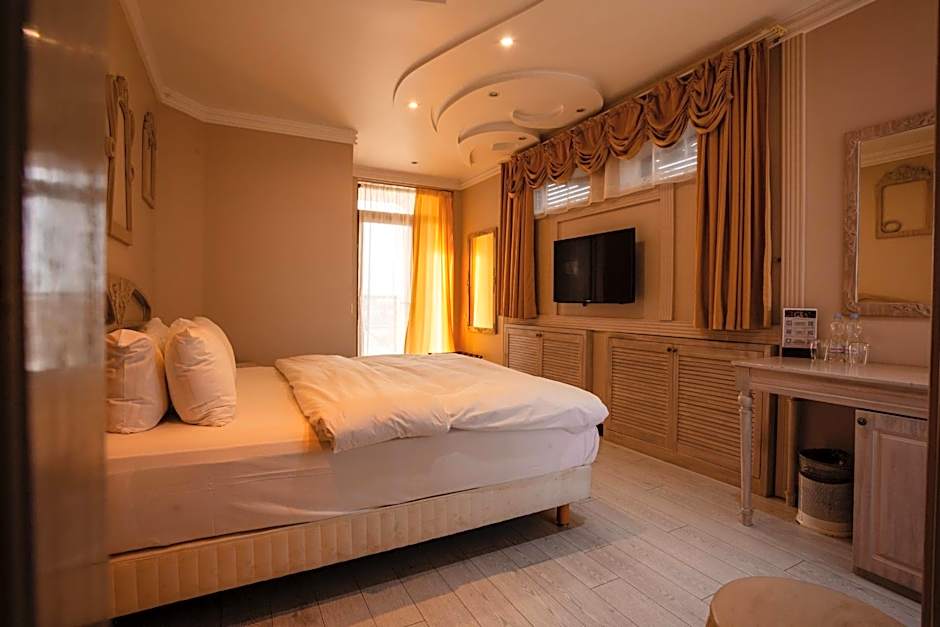 Piazza Boutique Hotel