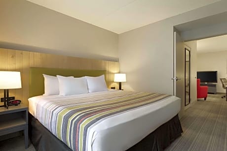 1 Queen Bed, Suite, Nonsmoking, Accessible