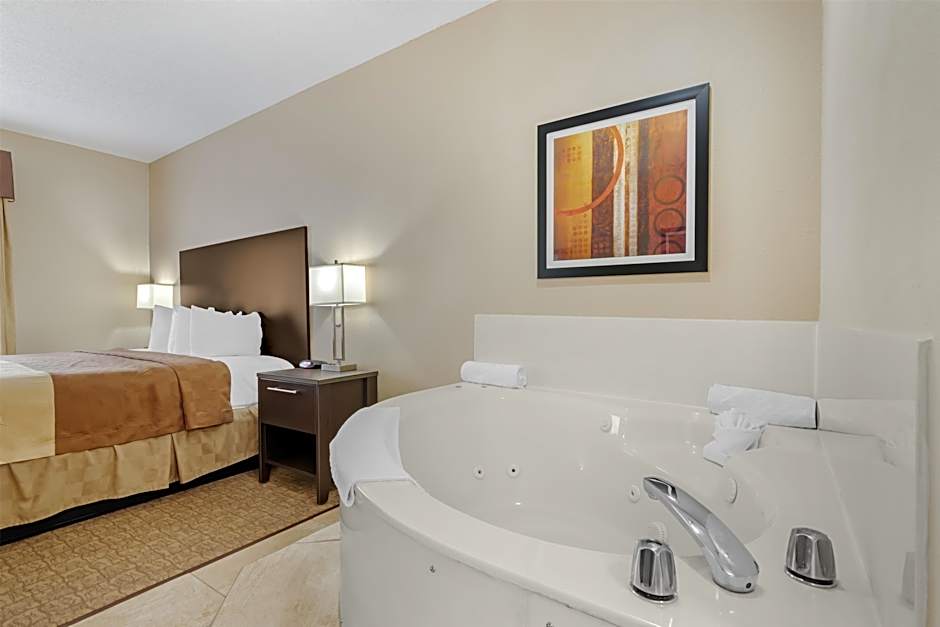 Photo 1 of 5 of 1 King Bed Suite, Whirlpool