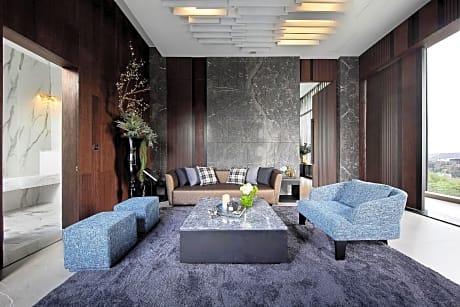 Room with Private KTV Room and Garage - Check-In After 6:00 PM