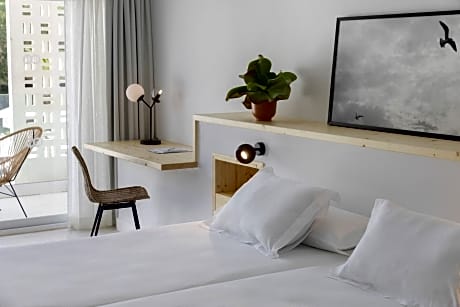 Triple Room, Balcony (2 Adults + 1 Child) (2 Twin Beds and 1 Twin Sofa Bed)