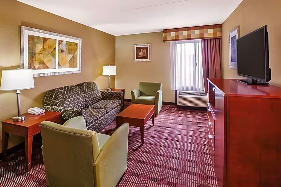 Ashbourne Hotel Canton/Hall of Fame I-77