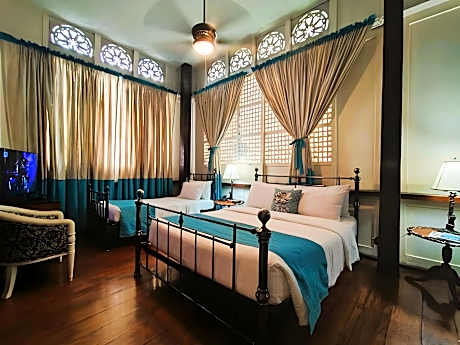 Paradores Del Castillo