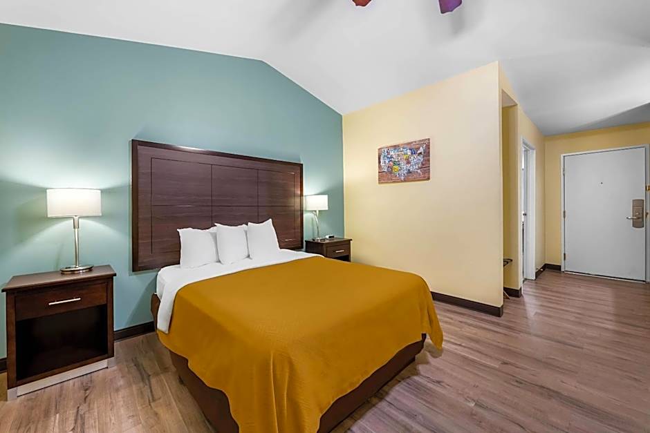 Econo Lodge Inn & Suites Eau Claire South