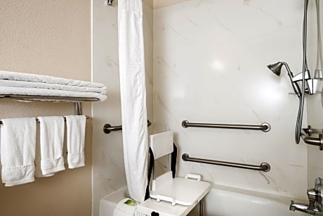 Suite with Two Beds - Mobility Accessible Tub