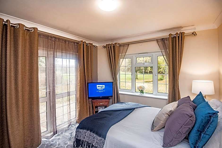 Trivelles Waterhall Country Gatwick Hotel & airport parking