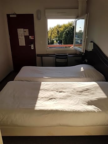 Triple Room - 1 Double Bed 1 Single Bed